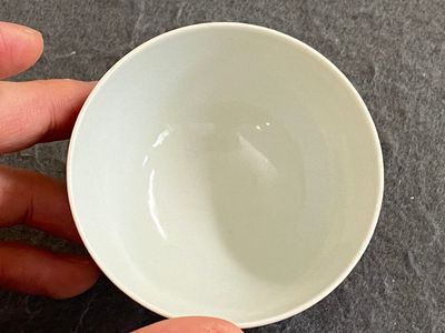 A Chinese monochrome copper-red-glazed bowl, Yongzheng mark but probably later — photo 7