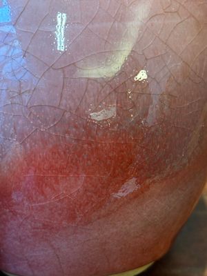 A Chinese monochrome copper-red-glazed ginger jar with a reticulated wooden cover, 18/19th C. — photo 8