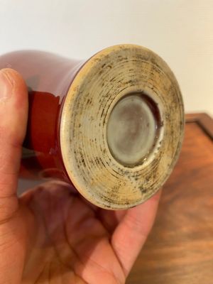A Chinese monochrome copper-red-glazed 'meiping' vase on wooden stand, Republic — 照片 5