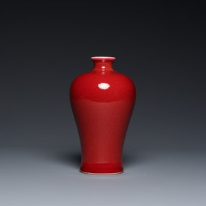 A Chinese monochrome copper-red-glazed 'meiping' vase on wooden stand, Republic — 照片 5