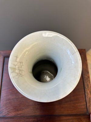 A Chinese monochrome copper-red-glazed vase, 19th C. — 照片 3