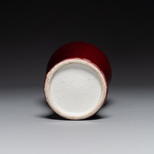 A Chinese monochrome copper-red-glazed vase, 19th C. — 照片 3