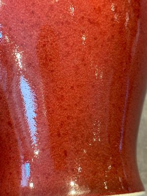 A Chinese monochrome copper-red-glazed vase, Xuande mark, 18/19th C. — 照片 8