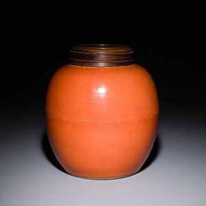 A Chinese monochrome coral-red-glazed ginger jar with wooden cover, 18th C. — photo 1