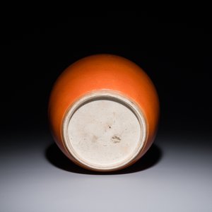 A Chinese monochrome coral-red-glazed ginger jar with wooden cover, 18th C. — photo 4