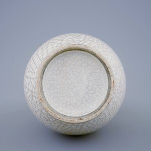 A Chinese monochrome crackle glazed double gourd vase, 19th C. — photo 6