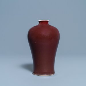 A Chinese monochrome dark copper red meiping vase, Qianlong mark and of the period — 照片 2