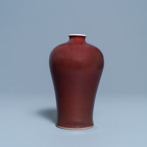A Chinese monochrome dark copper red meiping vase, Qianlong mark and of the period — 照片 3