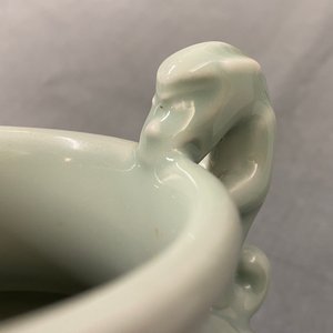 A Chinese monochrome dragon-handled celadon vase, Qianlong mark, 19/20th C. — photo 12