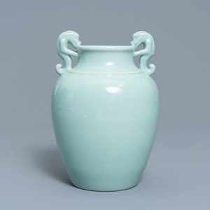 A Chinese monochrome dragon-handled celadon vase, Qianlong mark, 19/20th C. — photo 4