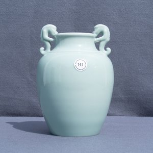 A Chinese monochrome dragon-handled celadon vase, Qianlong mark, 19/20th C. — photo 8