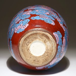 A Chinese monochrome enamelled sang-de-boeuf-glazed jar, 18/19th C. — photo 6