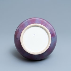 A Chinese monochrome flambé-glazed garlic head vase, 19th C. — 照片 6