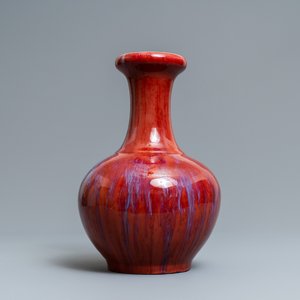 A Chinese monochrome flambé sang-de-boeuf bottle vase, 19th C. — 照片 4