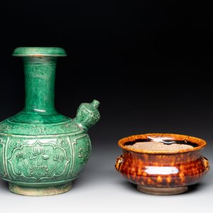 A Chinese monochrome green-glazed kendi and a brown-glazed censer, Qing — 照片 4