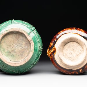 A Chinese monochrome green-glazed kendi and a brown-glazed censer, Qing — foto 7