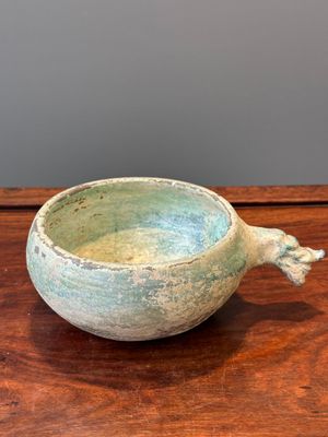 A Chinese monochrome green-glazed pottery scoop, Han — photo 3