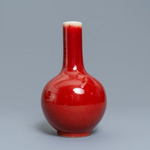 A Chinese monochrome langyao bottle vase, 18/19th C. — 照片 4