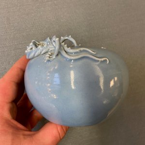 A Chinese monochrome lavender-blue brush washer with a dragon, Yongzheng mark, 19th C. — photo 10