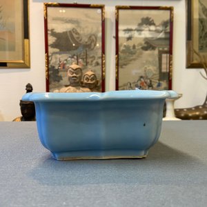 A Chinese monochrome lavender blue jardinière on wooden stand, Yongzheng mark, Republic — photo 12