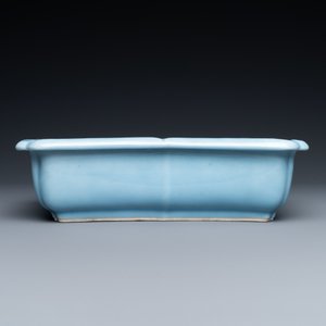 A Chinese monochrome lavender blue jardinière on wooden stand, Yongzheng mark, Republic — photo 5