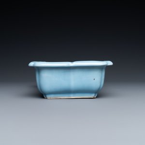A Chinese monochrome lavender blue jardinière on wooden stand, Yongzheng mark, Republic — photo 6
