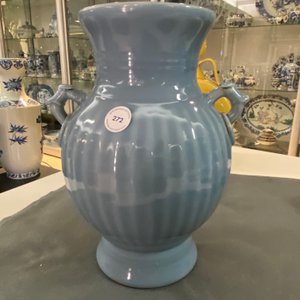 A Chinese monochrome lavender-blue vase, Qianlong mark, Republic — 照片 12