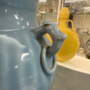 A Chinese monochrome lavender-blue vase, Qianlong mark, Republic — 照片 13