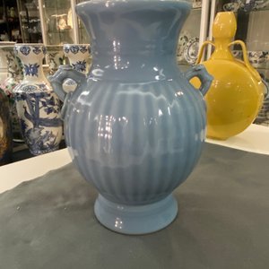 A Chinese monochrome lavender-blue vase, Qianlong mark, Republic — 照片 10