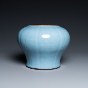 A Chinese monochrome lavender-blue vase, Qianlong — 照片 3