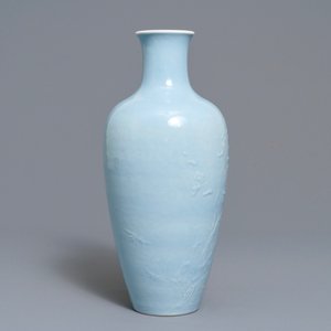 A Chinese monochrome lavender-blue vase with underglaze design, Yongzheng mark, 19/20th C. — photo 3