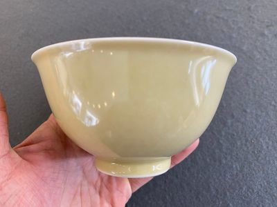 A Chinese monochrome light-brown-glazed bowl, Jiaqing mark, Republic — 照片 3