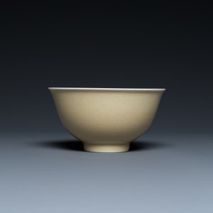 A Chinese monochrome light-brown-glazed bowl, Jiaqing mark, Republic — 照片 2