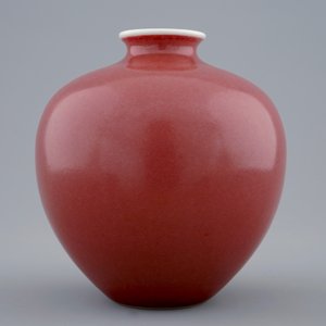 A Chinese monochrome liver-red globular vase, Daoguang seal mark, 19/20th C. — photo 3