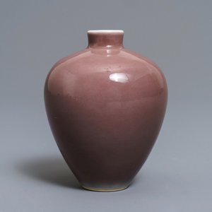 A Chinese monochrome liver red vase, Xuande mark, 19th C. — 照片 1