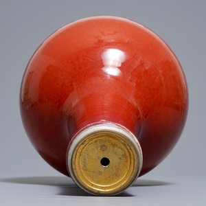 A Chinese monochrome oxblood-glazed bottle vase, 19th C. — 照片 6