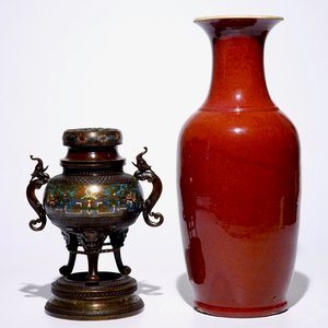 A Chinese monochrome oxblood vase and a bronze incense burner, 19th C. — photo 1
