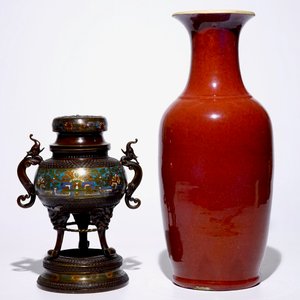 A Chinese monochrome oxblood vase and a bronze incense burner, 19th C. — photo 3