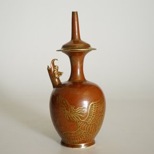 A Chinese monochrome persimmon-glazed kundika with applied gilt decoration, 18/19th C. — photo 7