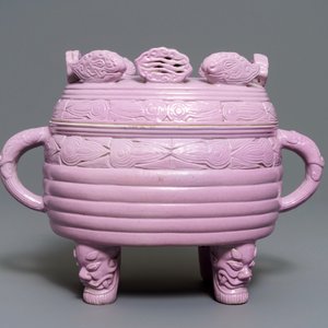 A Chinese monochrome pink-glazed censer and cover, 19/20th C. — photo 2