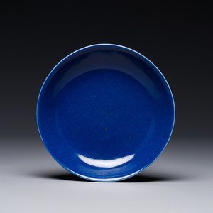 A Chinese monochrome powder-blue plate, Guangxu mark and of the period — photo 1