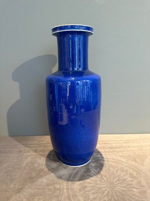A Chinese monochrome powder blue rouleau vase, 19th C. — photo 3