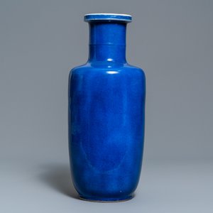 A Chinese monochrome powder blue rouleau vase, Kangxi — photo 3