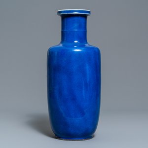 A Chinese monochrome powder blue rouleau vase, Kangxi — photo 4