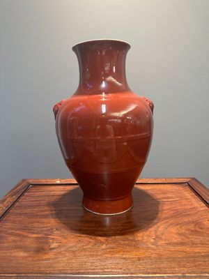 A Chinese monochrome red-glazed 'hu' vase, Qianlong mark, 19th C. — photo 3