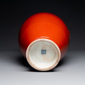 A Chinese monochrome red-glazed 'hu' vase, Qianlong mark, 19th C. — photo 6