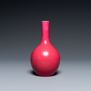 A Chinese monochrome ruby-pink bottle vase, Qing — photo 2