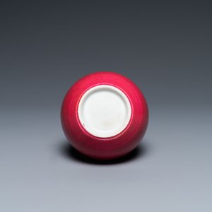 A Chinese monochrome ruby-pink bottle vase, Qing — photo 6