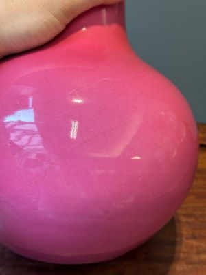 A Chinese monochrome ruby-pink-glazed 'tianqiuping' vase on wooden stand, Yongzheng mark, 19/20th C. — photo 12