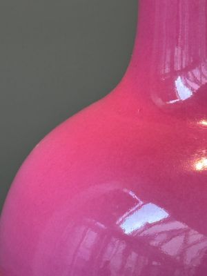 A Chinese monochrome ruby-pink-glazed 'tianqiuping' vase on wooden stand, Yongzheng mark, 19/20th C. — photo 14